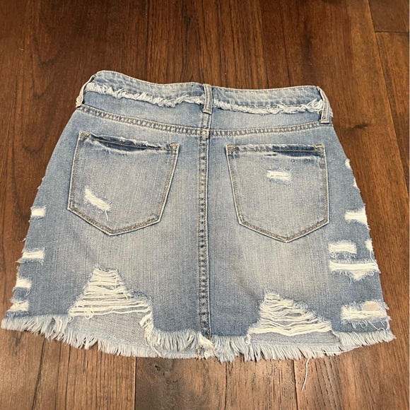 Vervet distressed Jean skirt - Picture 2 of 3